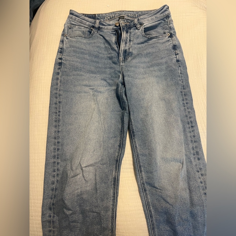 American Eagle Outfitters Light Wash Mom Straight Jeans